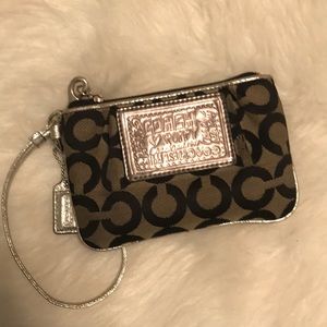 Coach poppy wristlet⭐️